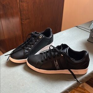 Black women’s Tommy Sneakers